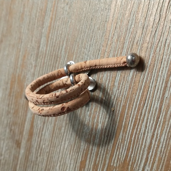 Unique Ring made of Leather-like material and silver tone flower - Picture 4 of 5
